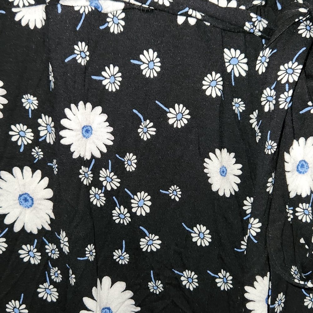 NWT Forever21 Black with Floral print wrap dress - Picture 3 of 7
